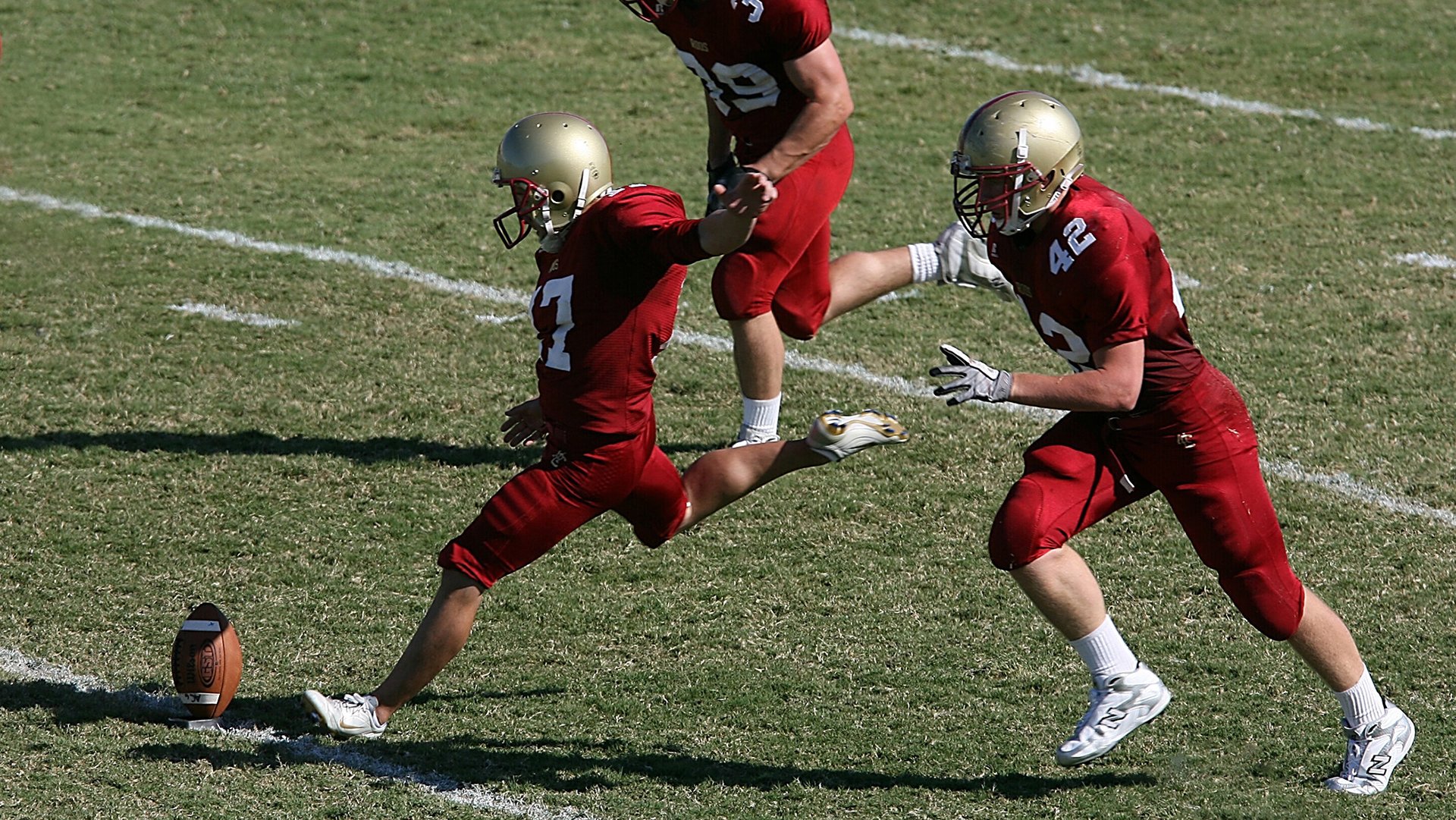 “中国足球联赛全面推广数字化智能裁判”，智能足球比赛