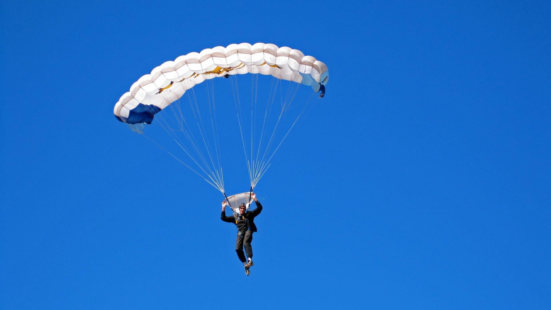 爱游戏大厅-攀岩体验日，绿色运动新宠，攀岩运动训练